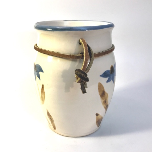 Art Pottery Wall Pocket Vase 6” Blue Daisy Flower Arts North Nova Scotia - Picture 4 of 10